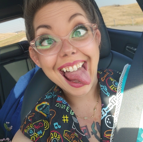 Meet your Posher, Sara - Picture 3 of 3